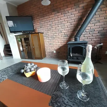 Caloroczny Domek Pod Lasem Z Jacuzzi.
